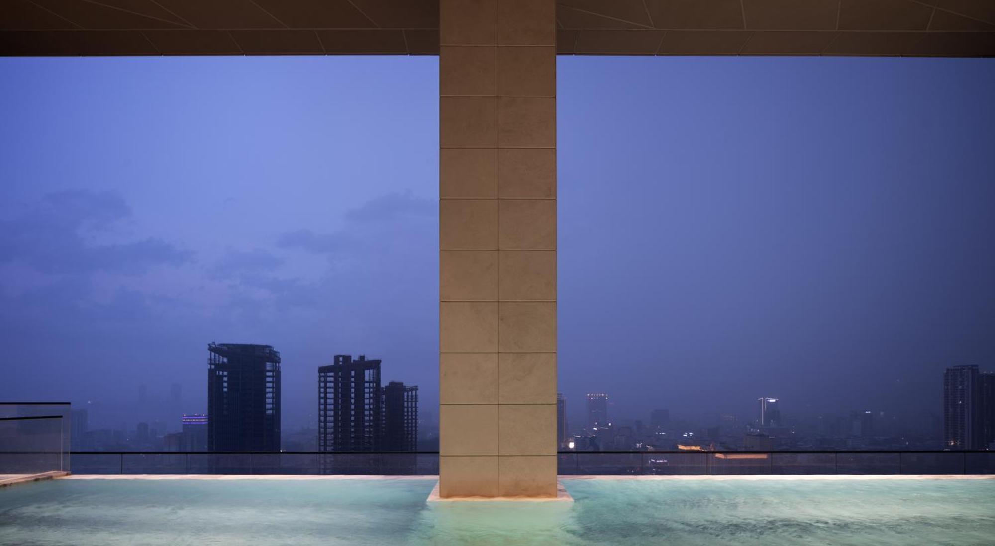 Citadines Flatiron Phnom Penh Hotel Екстериор снимка